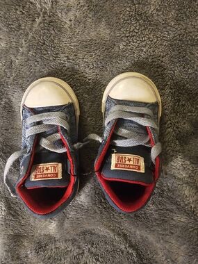Converse Toddler Navy and Red High-Top Sneakers Size 6